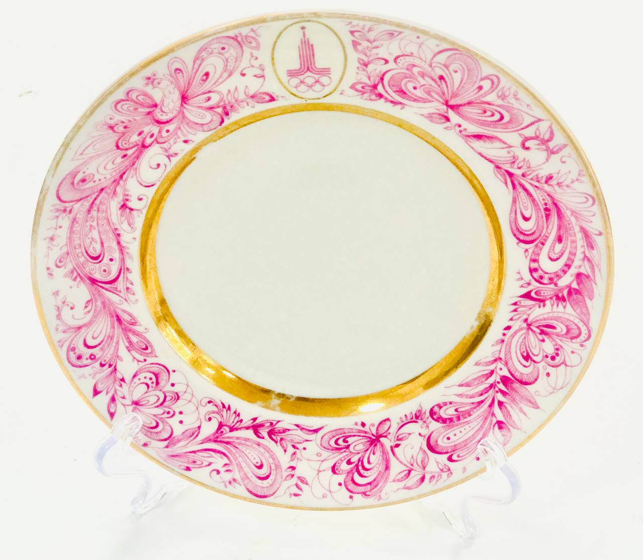 Музейный фонд Художественно-исторического центра «Сириус» пополнился новым экспонатом, символизирующим самый яркий спортивный праздник советской эпохи – Московскую Олимпиаду.